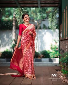 One Side Pallu Saree Poses, Silk Saree Photoshoot, Anusree Actress, Model Photoshoot Poses, Kanchivaram Saree, Saree Shoot, Saree Stills, Bride Photos Poses