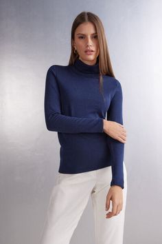 Long sleeve high collar top in 100% natural fabric with cotton against the skin and a soft and warm wool and silk blend exterior. Very comfortable breathable fabric suitable for the coldest weather but also perfect for the most delicate and sensitive skin. Very versatile basic line ideal either worn on its own or underneath a shirt or jacket. Regular fit.
The model is 5’ 9” (175 cm) tall and is wearing a size S. Turtle Neck Jumper, Collar Top, Turtle Neck Top, Cotton Top, Natural Fabrics, High Collar, Cotton Tops, Unique Fashion, Nightwear