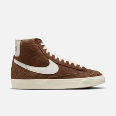 Style No. DV7006-200 Color: Cacao Wow/Sail/Coconut Milk/Black Styled for the ‘70s. Loved in the ‘80s. Classic in the ‘90s. Ready for the future. The Blazer Mid delivers a timeless design that’s easy to wear. The era-echoing suede breaks in beautifully and pairs with bold branding for a premium feel. Exposed foam on the Brown Sneakers Women, Blazers Nike, Blazer Mid 77 Vintage, Bold Branding, Nike Blazer Mid 77, Nike Blazer Mid, Veja Sneakers, Nike Blazers Mid, Adidas Spezial