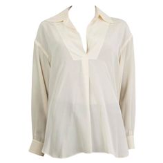 100% authentic Chloé oversized blouse in off-white silk (100%). The lightweight silk exudes a fluid drape. Features a flat wide collar, a deep v-neck, blouson sleeves and buttoned cuffs. Unlined. Has been worn and is in excellent condition. Measurements Tag Size 38 Size S Shoulder Width 51cm (19.9in) Bust 120cm (46.8in) to 136cm (53in) Waist 124cm (48.4in) to 140cm (54.6in) Hips 140cm (54.6in) to 150cm (58.5in) Length 69cm (26.9in) Sleeve Length 50cm (19.5in) All our listings include only the li Classic Oversized V-neck Top, Off White V-neck Top For Daywear, Elegant Off White V-neck Top, Cream V-neck Top For Work, Chic Cream Silk Top, Elegant Oversized Beige Tops, Cream Silk Top For Office, Silk Cream Top For Office, Elegant Oversized V-neck Top