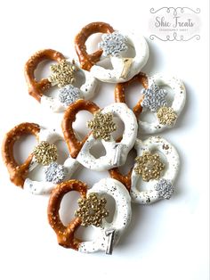 some pretzels with glitter on them are arranged in a circle and stacked together