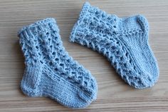 Beautiful, soft, cuddly baby socks with a simple openwork pattern. A great gift for a birth or baby shower. Also ideal in white for baptisms. Instructions for the matching hat are also available in my shop. Language: German Basic knowledge required: Knitting baby socks takes a little time and patience. You should have some experience in knitting socks. Knit stocking stitch, cuff pattern, heel, toe. Size: Baby 0-3 months Height / cuff + shaft height approx. 6 cm Length / heel to toe approx. 10 cm Baby Socks Knitting, Baby Socks Knit, Cuff Pattern, Baby Boy Socks, Newborn Socks, Socks Knitting, Knitting Baby, Knit Stockings