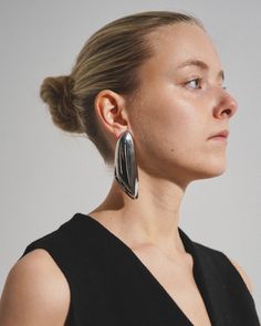 Silver pleated earrings from Alaïa. The Bombe earrings are made of 95% copper and 5% brass, and are lightweight due to an advanced technology that allows to empty the center once the shape is formed.Material: Copper/BrassMade in Italy The Shape, Advanced Technology, Silver Earrings, In Italy, Copper, Brass, Technology, Italy, Silver