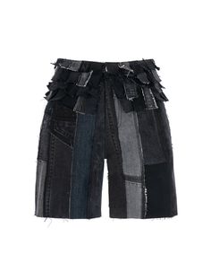 Here are your best black shorts made from secondhand denim clothes. The composition is 100% cotton fabric.*The composition of the fabric may vary a little depending on the recycled materials. It is made in a patchwork technique to minimize our production waste. We use the pieces that would otherwise end up unused (leftover after producing regular collections).The loops, two side pockets, zip and button up fastening. These are unique patchwork shorts which combine great with tops , shirts, jacket