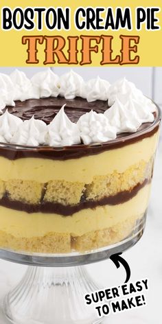 boston cream pie deconstructed into a trifle bowl with whipped cream on top Boston Cream Trifle Easy, Triffle Desserts Simple, Boston Cream Pie Trifle, Trifles Desserts, Pudding Pie Desserts, Pound Cake Trifle, Special Deserts, Heavenly Dessert Recipe, Pudding Trifle