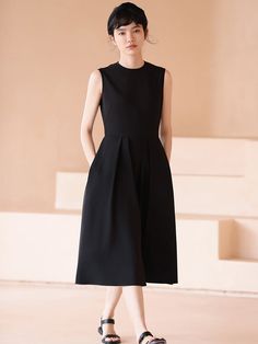 A sleeveless dress with a gently flared hem that gives you the look of a movie actress. This item is sewn high at the waist and creates a beautiful silhouette. Wear it with a cardigan or jacket for all seasons. 
 
 
 
 
 
 
 
 
 
 
 
 
 
 
 
 Size 
 
 
 S size 
 
 
 Length: 110cm 
 Shoulder width: 36cm 
 Bust: 85cm 
 Waist: 68cm 
 
 M size 
 
 Length: 111.5cm 
 Shoulder width: 37cm 
 Bust: 89cm 
 Waist: 72cm 
 
 L size 
 
 Length: 113cm 
 Shoulder width: 38cm 
 Bust: 93cm 
 Waist: 76cm 
 
 XL si 51 Kg, Belle Silhouette, Round Neck Dresses, Shoe Size Chart, Xl Dress, Jet Black, Sleeveless Dress, Black Women, Actresses