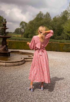 Perfect for dressing up or dressing down, our pink, paisley-patterned Karlou blouse is the ultimate summer wardrobe staple. Featuring a crewneck, a drawstring to tie on back, and 7/8th length balloon sleeves, this blouse is slightly cropped and totally adorable. Our model is also wearing the Larou skirt and Maddie jeans One size (fits from US 2-4-6-8) Length 18.5 in - Width 13.78 in 100% viscose Washing: handwash only Summer Pink Blouse With Gathered Sleeves, Pink Summer Blouse With Gathered Sleeves, Pink Blouse With Gathered Sleeves For Summer, Pink Blouse With Gathered Sleeves For Daywear, Summer Viscose Blouse With Gathered Sleeves, Summer Blouse With Gathered Sleeves, Summer Blouse With Gathered Sleeves In Viscose, Summer Pink Dress With Blouson Sleeves, Casual Pink Blouse With Gathered Sleeves