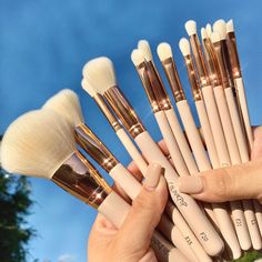 Brush Aesthetic, Mac Brush, Mac Brushes, Makeup Brush Roll, Colourpop Makeup, Bath And Body Works Perfume, Neutral Makeup, Brush Roll, Colourpop Cosmetics