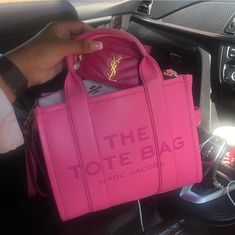 Leather Tote Bag Designer, Pink Wednesday, Purse Aesthetic, Tote Bag With Zipper, Pink Lifestyle, Bag With Zipper