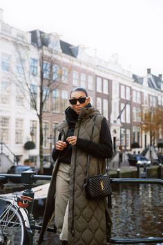 Discover the Perfect Street-style Fit for Chilly Days - Love Fashion & Friends Winter Street, Outfit Formulas, Street Style Winter