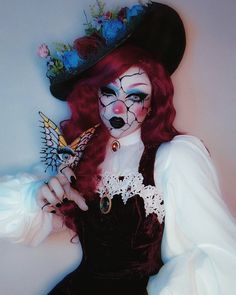 Broken Face, Cute Clown Makeup, Punk Makeup, Halloween Beauty, Vintage Halloween Costume, Face Paint Makeup, Face Art Makeup, Halloween Makeup Scary