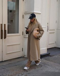 Stile Hijab, Beige Outfit, Beige Coat, Fashion Weeks, Coat Outfits, Mode Inspo, 가을 패션