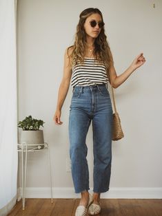 Minimalist Spring Outfits 2024, Elevated Basics Outfit Summer, Wide Leg Jeans Summer Outfit, Fitted Tops Outfit, Anthropologie Style Outfit, Professor Clothes, Chilly Summer Outfit, Chilly Spring Outfits, Summer Jeans Outfit