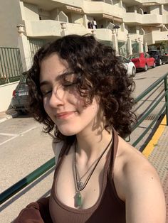 Short Curly Hair From The Back, Best Short Curly Haircuts, 2c Curly Hair Short, Short Wavy Hair No Bangs, Short Curly Shag Hairstyles, Short 2c Hair, Short Curly Hair Women, Curly Hair Middle Part, Curly Hairstyles Short