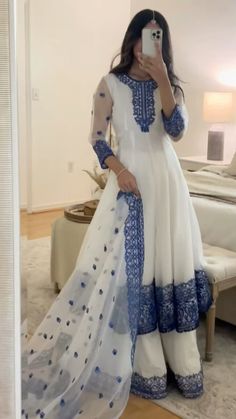 #pakistanifashion #desifashion #indianfashion #india #pakistan Desi Dress, Trendy Outfits Indian, Pani Puri, Desi Wear, Traditional Indian Dress, Desi Fashion Casual, Pakistani Fancy Dresses, Beautiful Pakistani Dresses