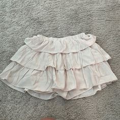 Adorable Ruffle Skirt With Elastic Waistband From Vestique Boutique Size Large Never Worn Feminine Ruffled Mini Skirt For The Beach, Feminine Ruffled Mini Skirt For Beach, Beige Ruffled Summer Bottoms, Cute Beach Skirt With Ruffles, Cute Ruffled Beach Skirt, Cute Ruffled Bottoms For Vacation, Beige Ruffled Skirt For The Beach, Ruffled Skirt Outfit, Aesthetic Lookbook