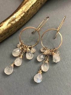 Boho Earrings Diy, Boho Luxe, Moonstone Earrings, White Jewelry, Hippie Outfits, Earrings Boho, Bijoux Diy, Gold Hoop, Diy Earrings