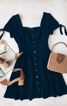 Cold Spring Outfit, Blue Skater Dress, Gaun Fashion, Fashion Goals, Cold Spring, Girls Fashion Clothes, Teenage Fashion Outfits, Girly Outfits, Mode Inspiration