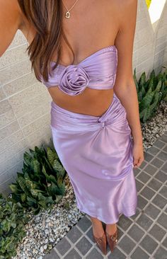 * Lilac Maxi Skirt 
 * 
 
 * HOW TO STYLE: 
 * Our lilac maxi skirt () is the perfect addition to your event-wear wardrobe! Pair with the matching crop top () and heels to curate a show stopper outfit. 
 * 
 
 * FEATURES: 
 * Maxi length 
 * Ruched detail around waist 
 * Lined 
 * Invisible zip 
 * Lightweight material no stretch Lilac Mint Outfit, Lilac Crop Top, Satin Outfit, Prom Midi Dress, Bandeau Tops, Summer Playsuit, Birthday Shoot, Streetwear Aesthetic, Strapless Tops