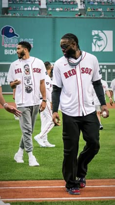 the baseball players are walking on the field