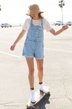 Overalls Outfit Summer, Overall Shorts Outfit, Overalls Denim, Overall Outfit, Overalls Outfit, Skirt Denim, Skirt Maxi, Modest Clothing, Mode Inspo