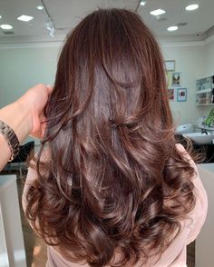 #brownhaircolor #chocolatecolorhair New Hair Look, Hair Color Chocolate, Brown Hair Inspo, Pretty Hair Color, Hair Stylies, Long Hair With Bangs, Chocolate Color, Pretty Hair, Hair Inspo Color