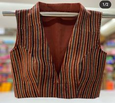 Blouse Design High Neck Pattern, Navratri Blouse Designs Sleeveless, Blouse With Buttons On The Back, Frilled Sleeves Blouse, Cotton Blouse Design Sleeveless, Blauz Pattern New, Collar Sleeveless Blouse, Sleeveless Blouse Pattern Sewing, Cotton Sleeveless Blouse Designs