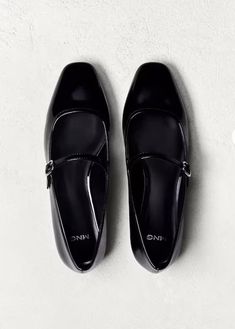 Patent leather effect ballerina - Women | Mango USA Classy Shoes Flats, Balerinas Shoes, Classy Flats, Dream Wishlist, Footwear Sandals, Trending Flats, Black Ballerina, Red Flats, Womens Ballet Flats