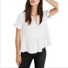 New With Tags Madewell Oversized Peplum Top Size Xs Fits Up To A Medium. Ruffle Sleeves And Tiered Peplum Style For A Flattering Fit Style= K5585 Cute Party Outfits, Pretty Top, Weather Wear, Peplum Styles, Keyhole Neckline, Hem Top, Spring Style, Lace Sleeves, Blouse Styles