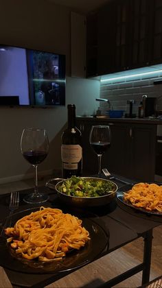 Boyfriend Dinner, Dinner Date Aesthetic, Dinner Restaurants, Food Is Fuel, Date Dinner, Learn To Cook, Food Obsession, Interesting Food Recipes, Pretty Food