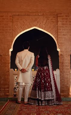 Hoorain Shaikh Pakistani Couple Aesthetic, Nikkah Pic, Couple Dpzz, Hugs And Kisses Couples, Pakistani Aesthetic, Indian Wedding Poses, Dream Wedding Reception, Couple Aesthetics, Artsy Photography