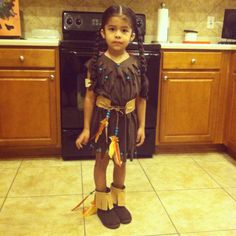 DIY Native American Indian costume. Made with xs men's t-shirt under $15 Sacajawea Costume, Adult Mickey Mouse Costume, Frozen Costume Adult, Peter Pan Costumes, Black Swan Costume, Native American Dress, Fake Bangs, Tinker Bell Costume, Mickey Mouse Costume