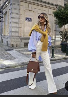 Minimalist Spring Outfits, Best White Jeans, Looks Jeans, High Waist Wide Leg Jeans, Elegante Casual, Looks Street Style, Pantalon Large, Trend Fashion, White Pants