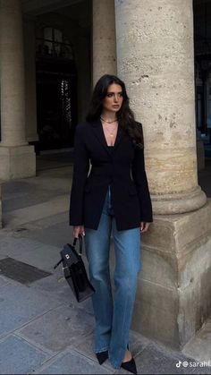 Classy Business Professional Outfits, Old Money Aesthetic Casual Outfit, Suits Inspired Outfits For Women, Ceo Girl Outfit, Aritzia Outfit Work, Chic Corporate Outfits, Executive Photoshoot, Buisnesscore Outfit Women, Fitted Blazer Outfit