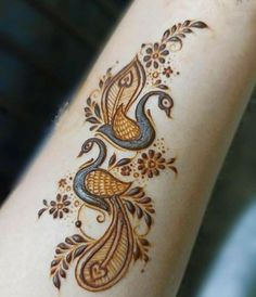 Mhendi Design Unique Latest, Back Side Mehndi Design, Mehendi Course, Peacock Drawing, Beginner Henna, Palm Mehndi Design, Pretty Henna