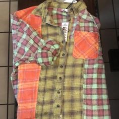 Size Small New With Tags! Not The Size I Need! My Two Mediums Just Sold Too Quick, Last Small & Xs Is All I Have Left! Best Selling Flannel Green Flannel Shirt With Buttons For Fall, Green Flannel Shirt For Fall, Plaid Patchwork Button-up Tops, Fall Relaxed Fit Patchwork Shirt, Green Flannel Button-up Shirt, Fall Patchwork Button-up Flannel Shirt, Casual Flannel Top With Patchwork, Casual Flannel Patchwork Top, Green Patchwork Shirt For Fall