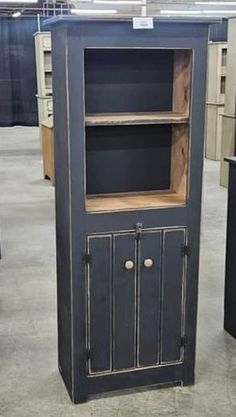 This primitive and country finished cabinet with top shelves is perfect for your country home. Great for the kitchen or living room. Many colors to choose from. Black, Burgandy, Cream, White, or a custom color. Primitive Kitchen Cabinets, Primitive Cabinet, Rustic Pantry, Primitive Cabinets, Country Cupboard, Falling Waters, Homemade Furniture, Primitive Kitchen, Booth Display