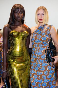 Versace Spring 2025 Ready-to-Wear https://www.vogue.com/fashion-shows/spring-2025-ready-to-wear/versace/slideshow/beauty#14