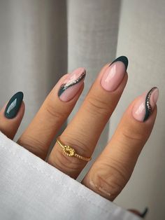 Emerald Nails, Dark Green Nails, Green Nail Designs, Nail Idea, Oval Nails, Xmas Nails