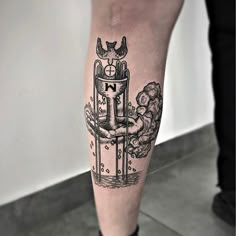 a man's leg with a tattoo on it that has an image of a clock