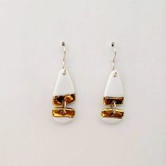 Two-piece porcelain earrings made with white and pink porcelain paste and gold enamel. The hoop is silver 925. Everyday Single Enamel Earring, White Plated Drop Earrings, Modern White Enamel Jewelry, Elegant White Enamel Earrings, Nickel-free White Drop Earrings, Nickel Free White Drop Earrings, White Enamel Hoop Earrings For Gifts, White Enamel Jewelry For Anniversary, Modern Single White Earring