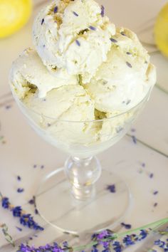 Glass bowl containing 5 scoops of lemon lavender ice cream, with fresh lavender sprinkled on top and around the counter top. Simple Homemade Ice Cream, Ice Cream No Eggs, Honey Lavender Ice Cream, Lavender Honey Ice Cream, Honey Ice Cream, Lavender Ice Cream, Avocado Ice Cream, Lavender Recipes, Honey Lavender