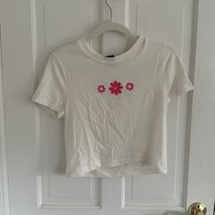 Pacsun White Cropped T-Shirt With Cute Pink And Purple Flowers On Front. Brand New, Never Worn. With Tags Also. White Graphic Print Crop Top T-shirt, Cute White Cotton Cropped T-shirt, White Short Sleeve Summer Tops, White Short Sleeve Tops For Summer, White Graphic Tee For Day Out, Basic White T-shirt For Day Out, White Graphic Print Cropped T-shirt For Summer, Cute White Short Sleeve Crop Top, White Cropped T-shirt For Spring