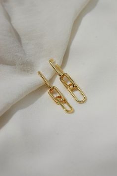 Luxury Metal Clip-on Earrings With Polished Finish, Paperclip Shaped Metal Earrings As Gift, Minimalist Metal Link Earrings, Modern Chain Link Earrings As Gift, Modern Chain Link Earrings For Gift, Trendy Paperclip Earrings As Gift, Trendy Paperclip Earrings For Gift, Trendy Paperclip-shaped Earrings As Gift, Gold Paperclip Hoop Earrings As Gift