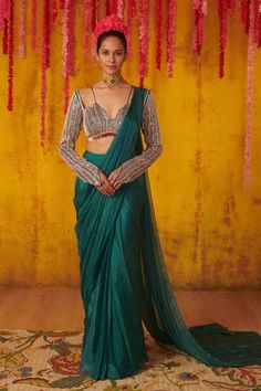 Shop for Masumi Mewawalla Green Satin Organza Pre-draped Saree Embroidered Blouse Set for Women Online at Aza Fashions Green Saree Pink Blouse Designs, Blouse With Green Saree, Shadi Outfits, Peacock Couture, Cocktail Saree, Saree Jacket, Indoor Shoot, Sari Blouses, Choli Design