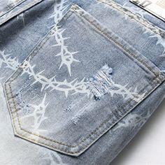 Jean en denim déchiré mendiant

 Doté d'un design unique pour les amoureux de la rue avec une fabrication en denim, ce qui le rend élégant et confortable. Ces jeans en denim déchirés Beggar mettront en valeur votre sens de la mode. Ces jeans à la mode conviennent parfaitement aux hommes ou aux femmes. Avec un design imprimé unique et des couleurs vives.

 Détails du produit:



 Type de fermeture: Braguette zippée

 Saison Applicable: toutes les saisons

 Style : Décontracté

 Genre : HOMMES Ripped Denim Jeans, Colorful Watches, Full Length Jeans, Mid Waist Jeans, Denim Jeans Ripped, Jeans Look, Urban Clothing, Painted Denim, Light Blue Jeans