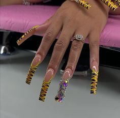 Elevate your nails with these stunning tiger stripes and rhinestone 90s inspired curved nails. With French tips and curved nails with colorful designs in trend now, there is no better set to have on!  Each nail set is custom made for each customer. If you have any questions about the size or style of the nails, please message me.  We understand that our customers appreciate quick and seamless deliveries so we work around the clock to deliver high quality press on nails in a short period of time. We take 1-4 working days to make the set, followed by 5-12 working days delivery. Each package gets FREE international delivery!