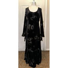 Embrace Your Inner Fairy With This Stunning Shrine Of Hollywood Vintage Velvet Dress. The Maxi Dress Features A Unique Steampunk Whimsy Design That Is Perfect For Everyday Wear. The Black Dress Is Adorned With Intricate Details That Make It Stand Out From The Rest. Crafted From High-Quality Velvet Material, This Original And Authentic Dress Is Perfect For Any Occasion. The Dress Is Available In Size L And Is Suitable For Regular Size Types. Add A Touch Of Goth To Your Wardrobe With This Beautiful Dress That Is Sure To Turn Heads. Authentic Dress, The Black Dress, Vintage Velvet Dress, Hollywood Vintage, Hollywood Dress, Goth Fairy, Whimsy Goth, Fairy Dragon, Velvet Material