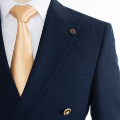 Timeless, elegant, refined. That's how a double-breasted suit describes the man wearing it. This classic 2 piece dress suit is perfect for fashion or business. Wear to the office or a night out on the town, this suit will present your best self. 3 interior pockets Peak Lapel Dual Vents Navy Blue Suit Wedding, Pilot Wedding, Muslimah Wedding, Blue Suit Wedding, Gold Tie, Navy Blue Suit, Navy Blue Wedding, Navy Suit, Business Wear