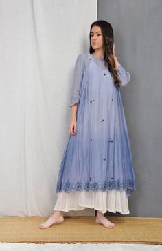 Design Kurti, Simple Kurti Designs, Kurta Dress, Fashion Top Outfits, Cotton Kurti Designs, Trendy Dress Outfits, Dress Indian, Designer Party Wear Dresses